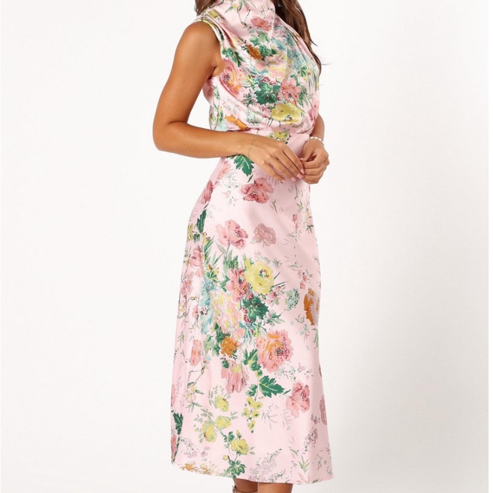Petal & Pup NWT Gorgeous Annabelle Midi Dress in White Floral Satin Size L & XL - Picture 6 of 10
